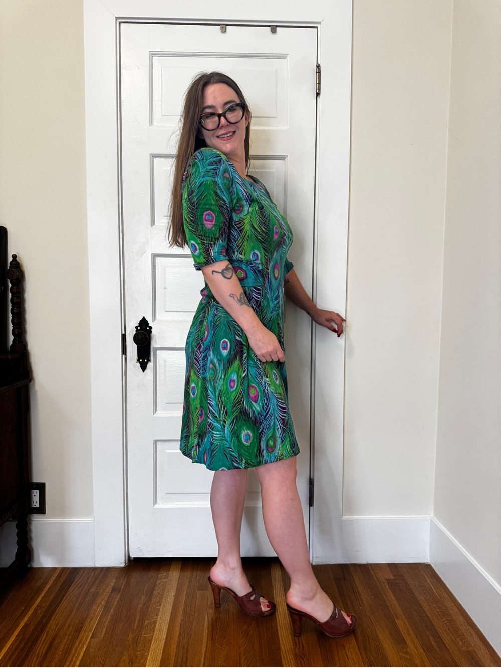 60s Vintage Peacock Print Wiggle Dress Sz L - Picture 2 of 8